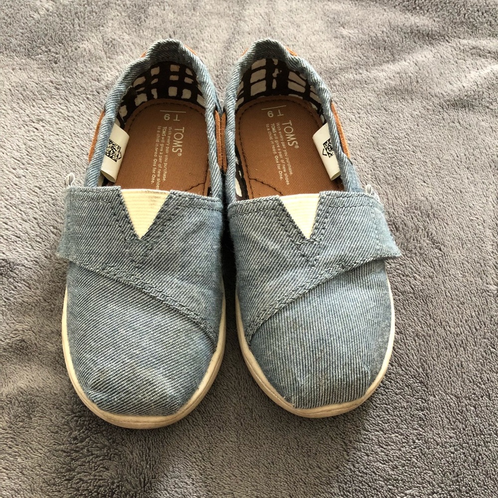 Toddler Toms size 9